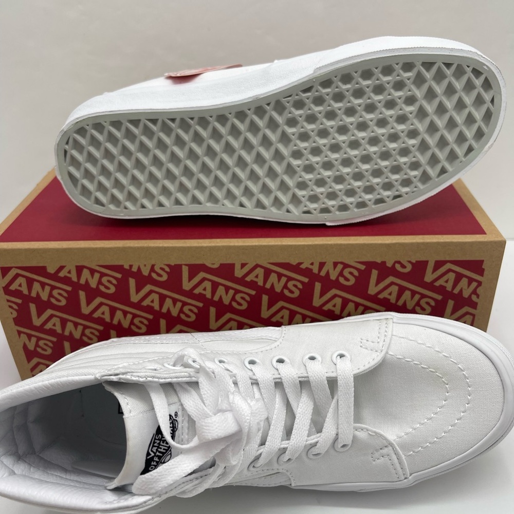Vans WMNS Sk8-Hi Sneakers
True White
VN000D5IW00
Lifestyle, Original Icon, Canva - Picture 3 of 16